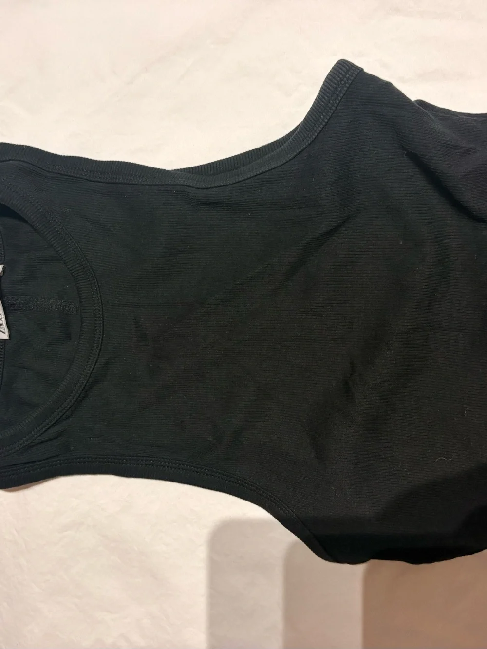 Zara *Cropped Ribbed Crewneck Tank Top in Black - Picture 3 of 5
